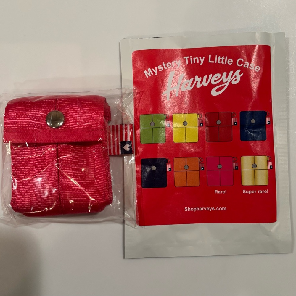 Harveys Seatbelt Mystery Tiny Little Case / SOLD OUT / RARE melon color / NEW